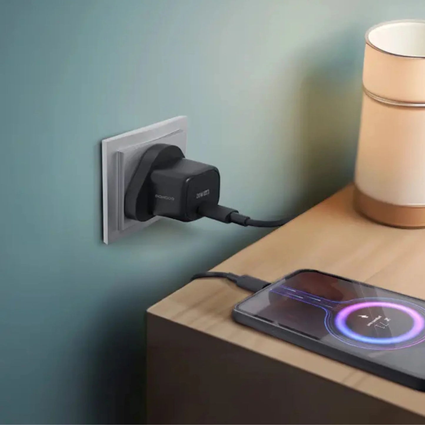 شاحن بورودو السريع 20 واط بمنفذ يو اس بي سي مع كيبل تايب سي الى لايتننغ - اسود | Porodo PD 20W UK Fast Charger with USB-C to Lightning Cable – Black