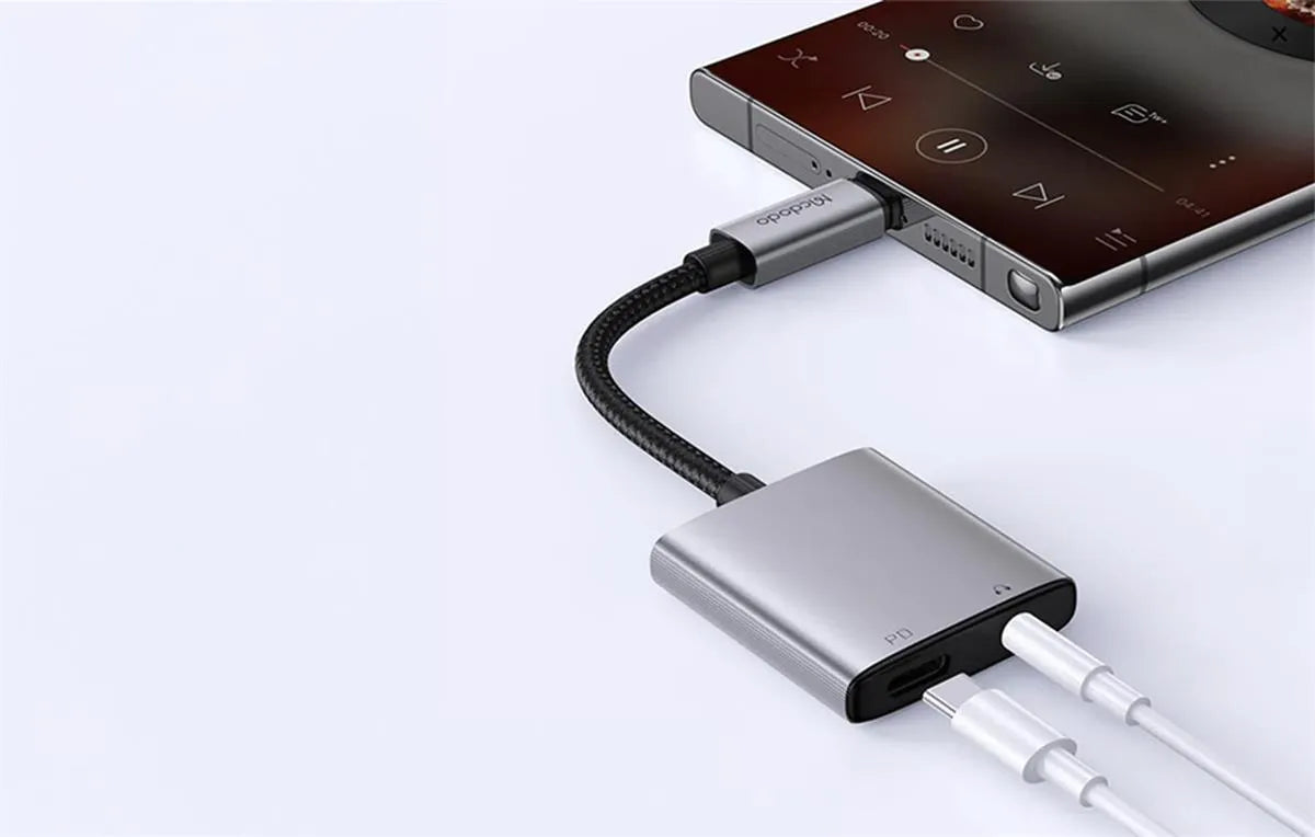 محول مكدودو 2 في 1 من يو اس بي سي الى يو اس بي سي + منفذ صوت 3.5 ملم | Mcdodo 2 in 1 USB-C to USB-C + DC3.5mm Audio Adapter