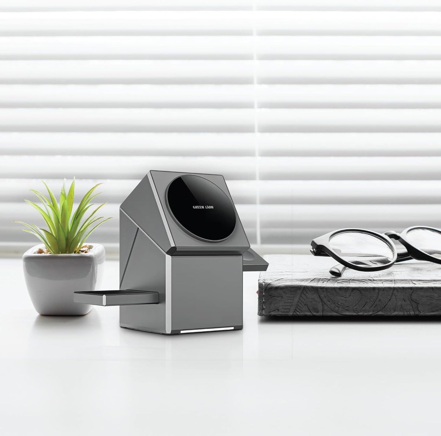 شاحن جرين لايون لاسلكي مغناطيسي 3 في 1 - رمادي | Green Lion 3 in 1 Magnetic Wireless Charger - Gray