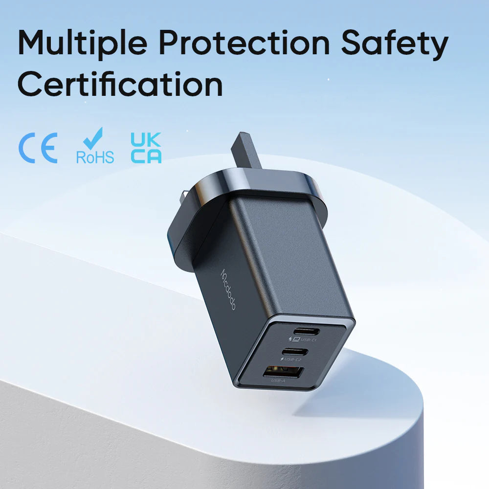 Mcdodo 67W 2Port USB-C & 1 Port USB Gan5 mini Fast Charger Pro with Type-c to Lightning Cable 1.2m - شاحن جداري بمنفذين يو اس بي سي ومنفذ يو اس بي بقدرة 67واط مع كيبل من تايب سي للايتننغ من مكدودو