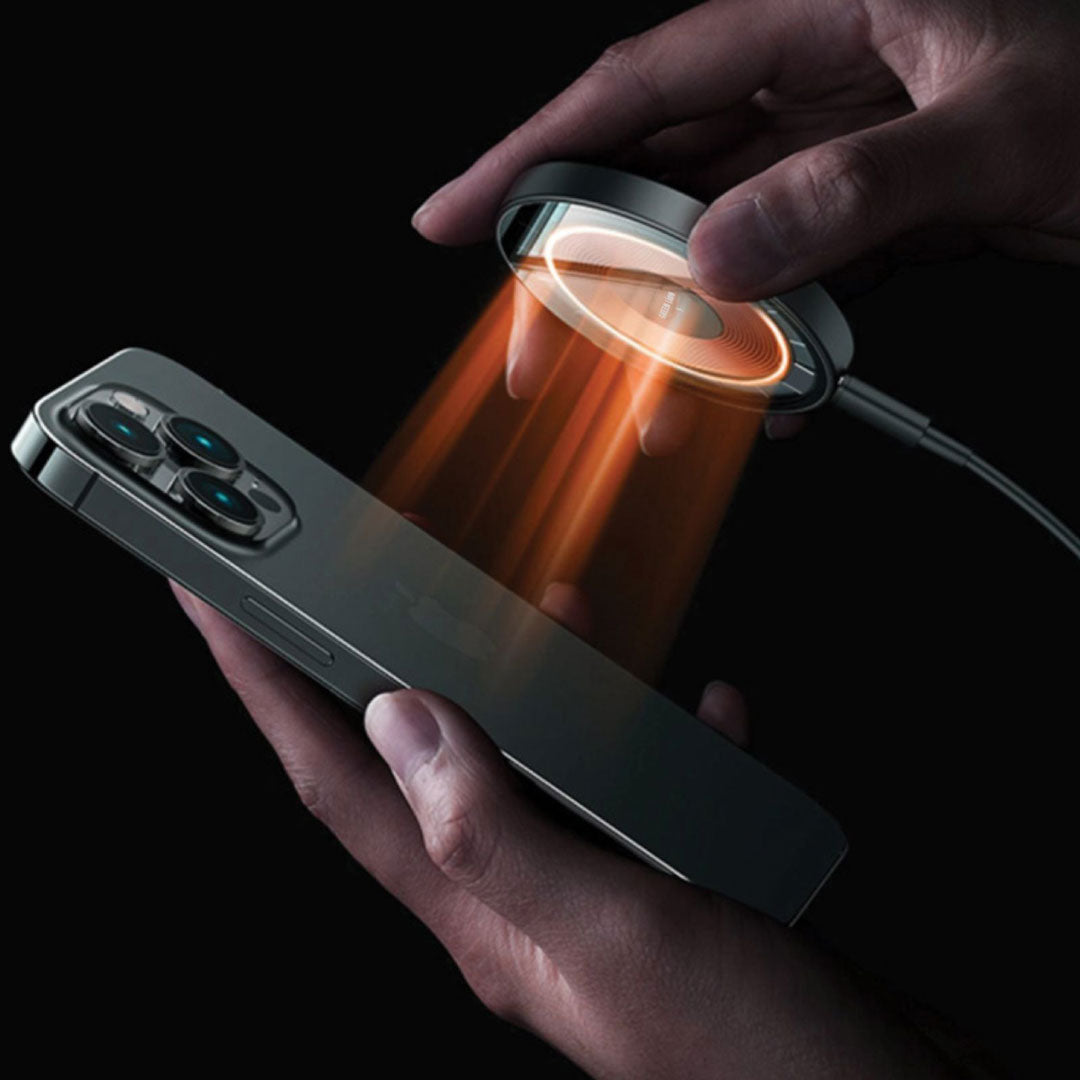 شاحن جرين لايون اللاسلكي متوافق مع ماغسيف مع طبقة زجاج مقوى - اسود | Green Lion MagSafe Wireless Charger with Tempered Glass For iPhone - Black