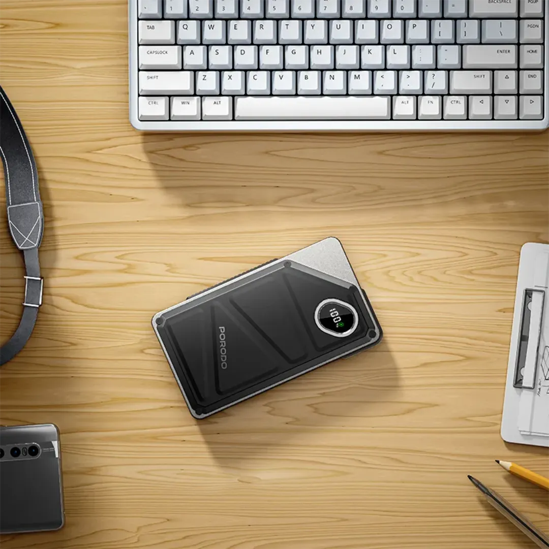 Bankeya Hêzê ya Porodo 10000mAh bi kabloyên Type-C û Lightning ên çêkirî û dîmendera dîjîtal | Bankeya Hêzê ya Porodo 10000mAh 2xType-C, USB-A, Xeta Type-C bi Dîmendera Dîjîtal.