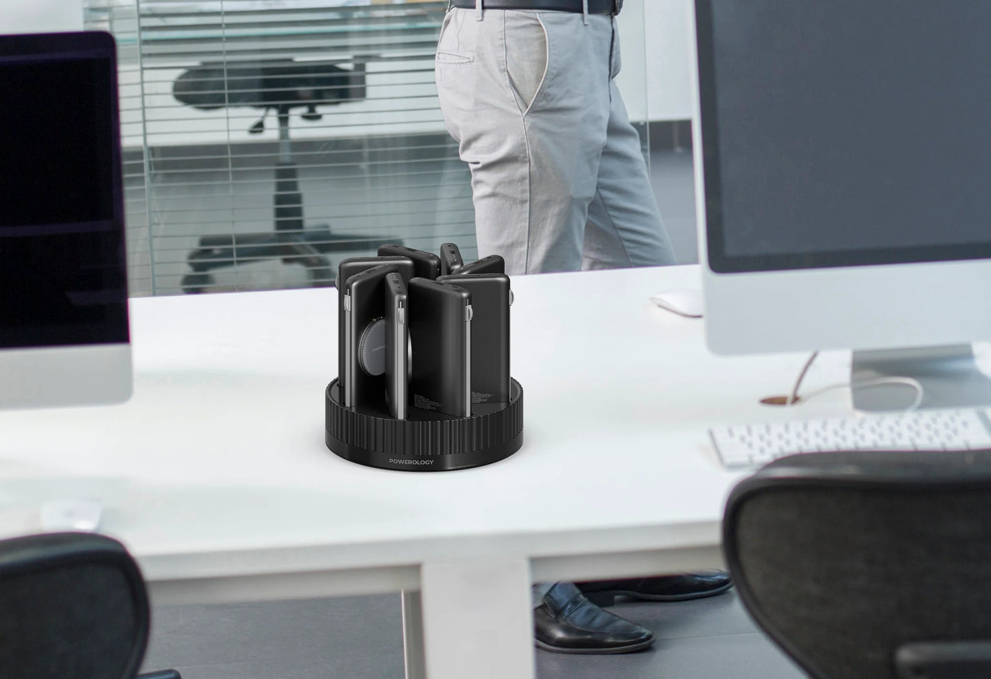 محطة شحن باورولوجي 8 في 1 , باور بانك بسعة 10000 مللي امبير بقدرة شحن سريع 120 واط - اسود | Powerology 8in1 Station 10000mAh PD 120W QC Wireless Power Bank - Black.