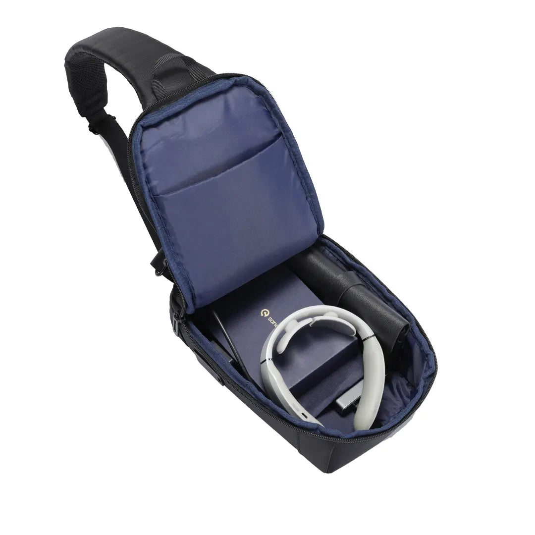 حقيبة بوردو الجانبية المقاومة للماء مع منفذ شحن يو اس بي سي - اسود | Porodo Lifestyle Water-Resistant Nylon Side Bag with USB-C Port – Black.