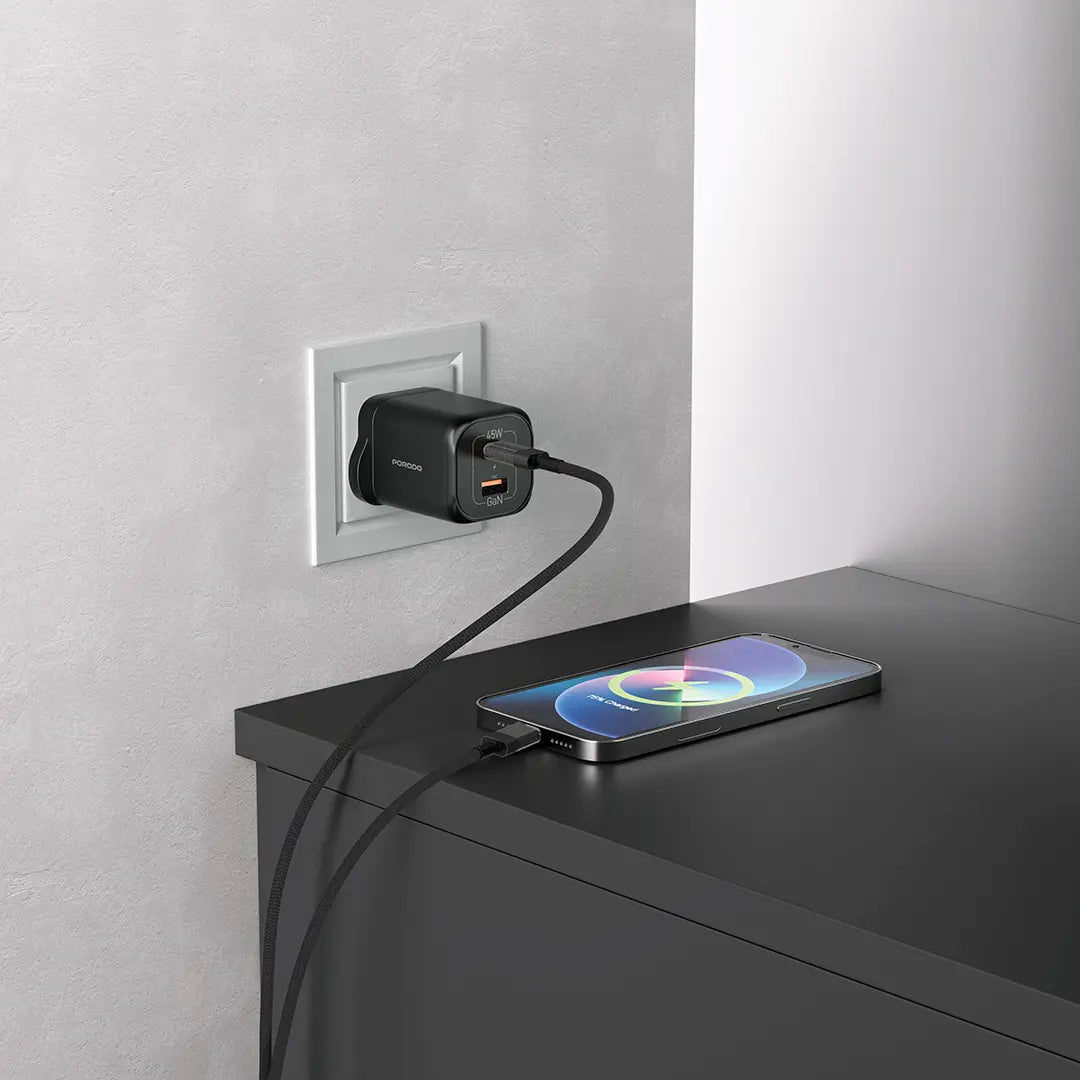 شاحن GaN بورودو شحن سريع 45 واط بمنفذ يو اس بي سي و يو اس بي اي - اسود | Porodo PD45W GaN Dual USB+C Fast Charger UK Plug - Black.