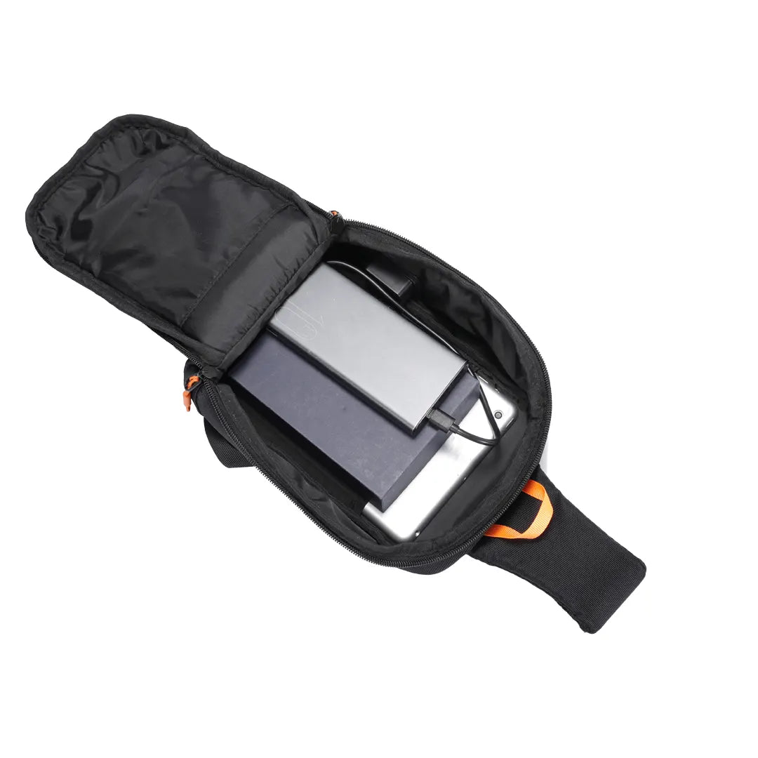 حقيبة كتف جيمنج من بورودو, مقاومة للماء مع منفذ شحن يو اس بي سي بقدرة 40 واط - اسود | Porodo Gaming Water-Resistant PU Side Bag with USB-C PD 40W Port – Black.