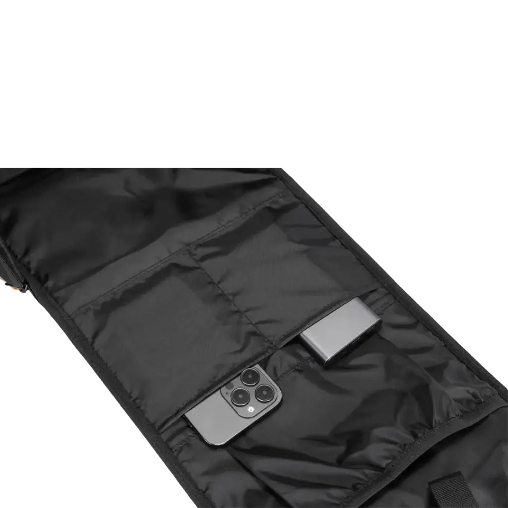 حقيبة بورودو جيمنج مقاومة للماء للابتوب والبلاي ستيشن 5 مع منفذ شحن يو اس بي سي - اسود | Porodo Gaming Water-Resistant PU Laptop Backpack and PS5 Compartment with USB-C Port – Black.