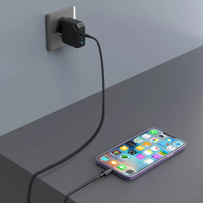 باورولوجي شاحن جداري GaN بقدرة 140 واط مع منفذي يو اس بي سي ومنفذ يو اس بي اي - اسود | Powerology 140W PD QC 2xUSB-C and 1xUSB-A GaN Charger UK – Black.