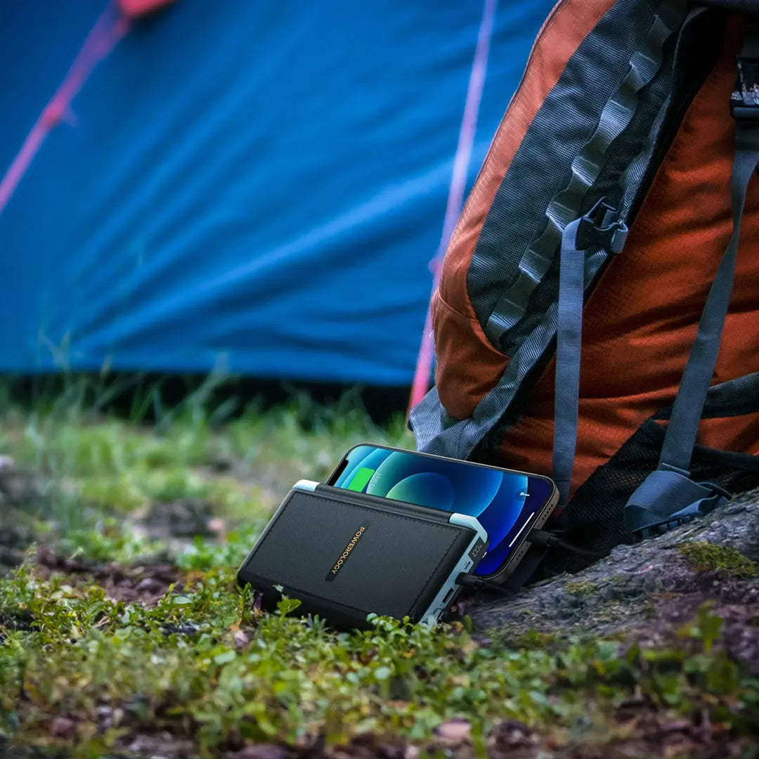 بور بانك باورولوجي, شحن بالطاقة الشمسية, متعدد الكيبلات وبسعة 16000 مللي امبير - اسود | Powerology 16000mAh Solar Multi-Cable Power Bank - Black.