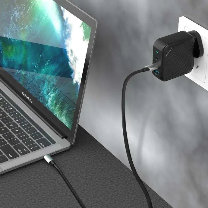 باورولوجي شاحن جداري GaN بقدرة 140 واط مع منفذي يو اس بي سي ومنفذ يو اس بي اي - اسود | Powerology 140W PD QC 2xUSB-C and 1xUSB-A GaN Charger UK – Black.