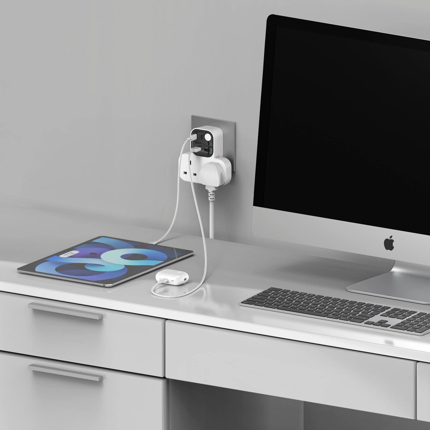 Momax Charge Work Flow T-Shaped Extension - مشترك موماكس جارج ورك فلو بشكل T مع منفذين و4 منافذ USB (2×USB-A و2×USB-C)