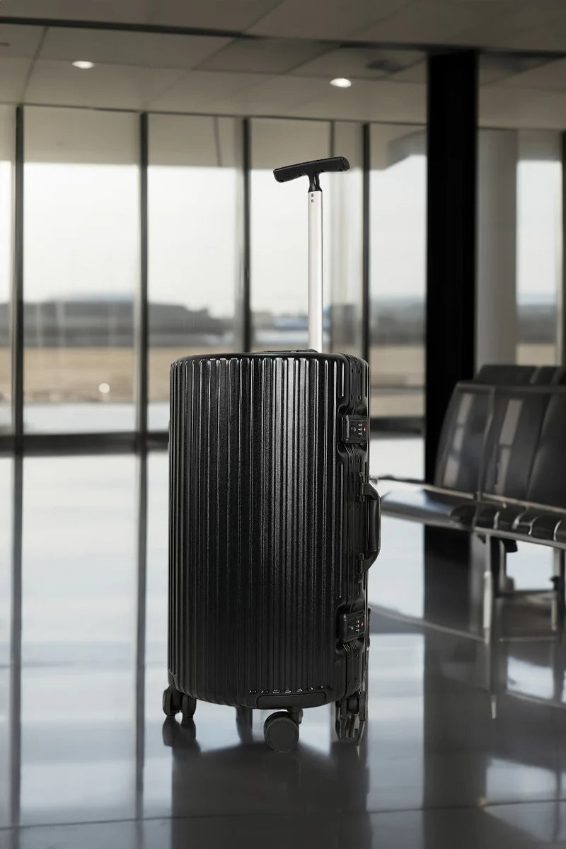 حقيبة سفر ليفيلو أورو 24" خفيفة الوزن مصنوعة من ABS - اسود | Levelo ORO 24" ABS Suitcase And Light Weight Travel Luggage - Black