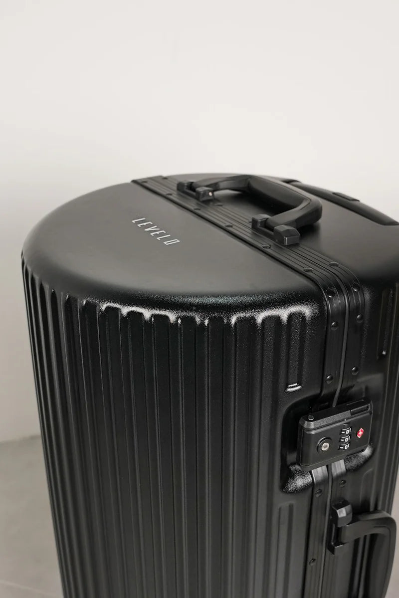 حقيبة سفر ليفيلو أورو 24" خفيفة الوزن مصنوعة من ABS - اسود | Levelo ORO 24" ABS Suitcase And Light Weight Travel Luggage - Black