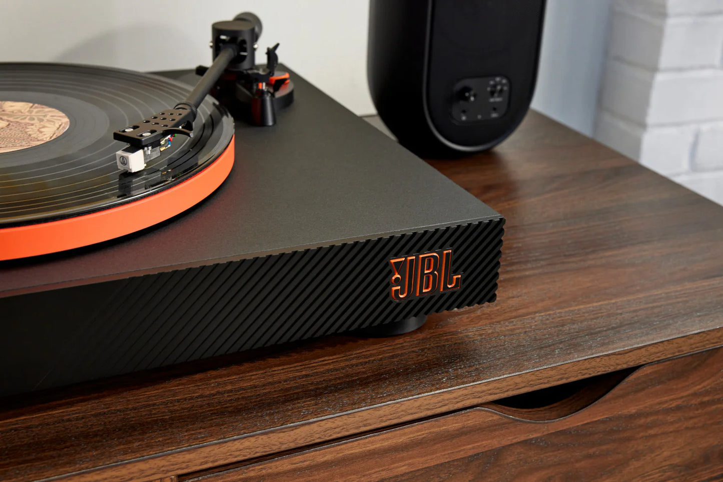JBL Spinner TurnTable Bluetooth Record Player – Black | جهاز تشغيل اسطوانات جي بي ال سبينر بلوتوث - اسود