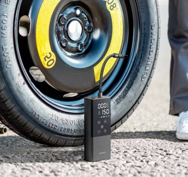 MOMAX ELECTRIC AIR PUMP Portable Air Pump with Flash IoT - موماكس منفاخ هواء كهربائي منفاخ هواء محمول مع فلاش