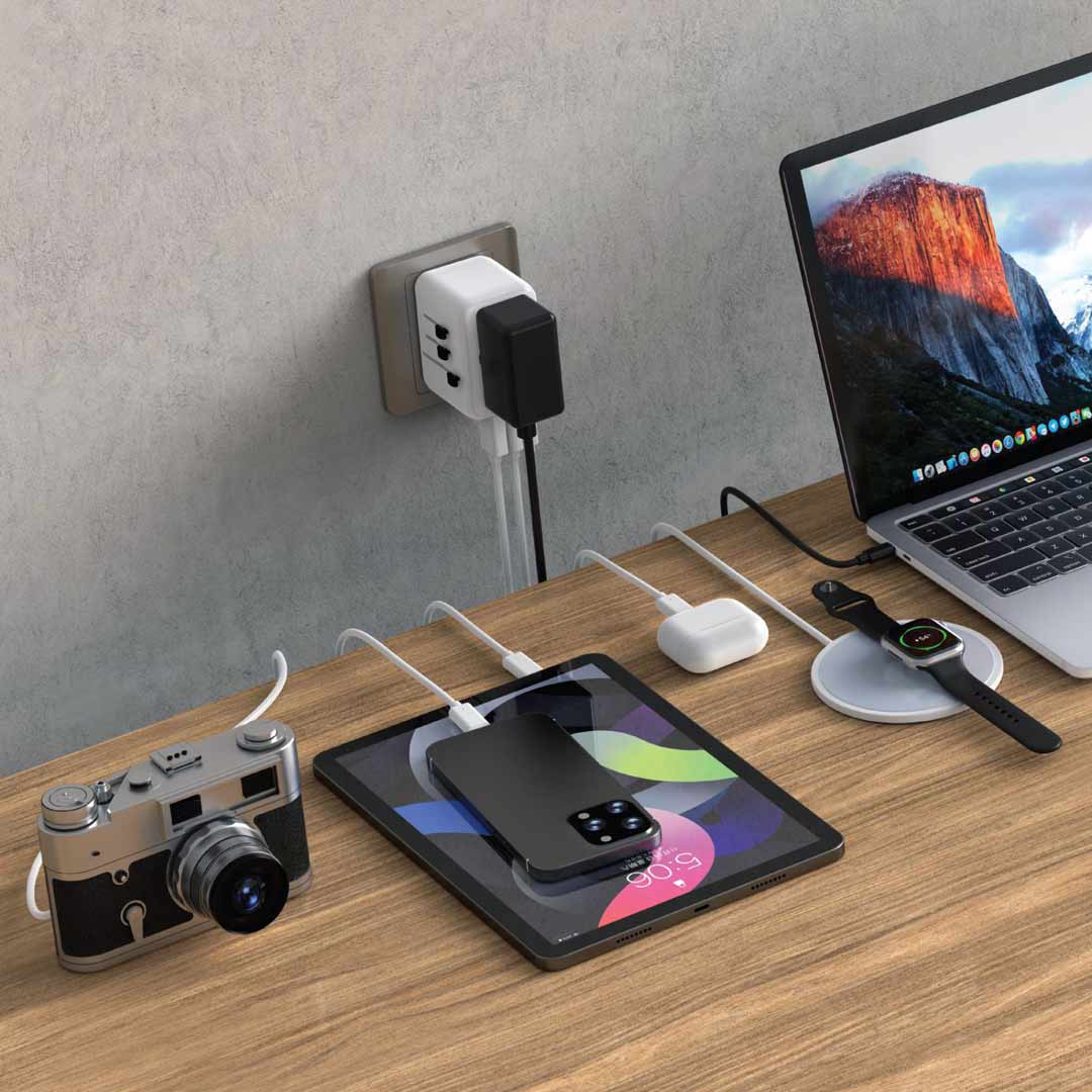 Green Lion 20W Universal Travel Adapter - White -  جرين ليون 20 واط بي دي محول سفر عالمي
