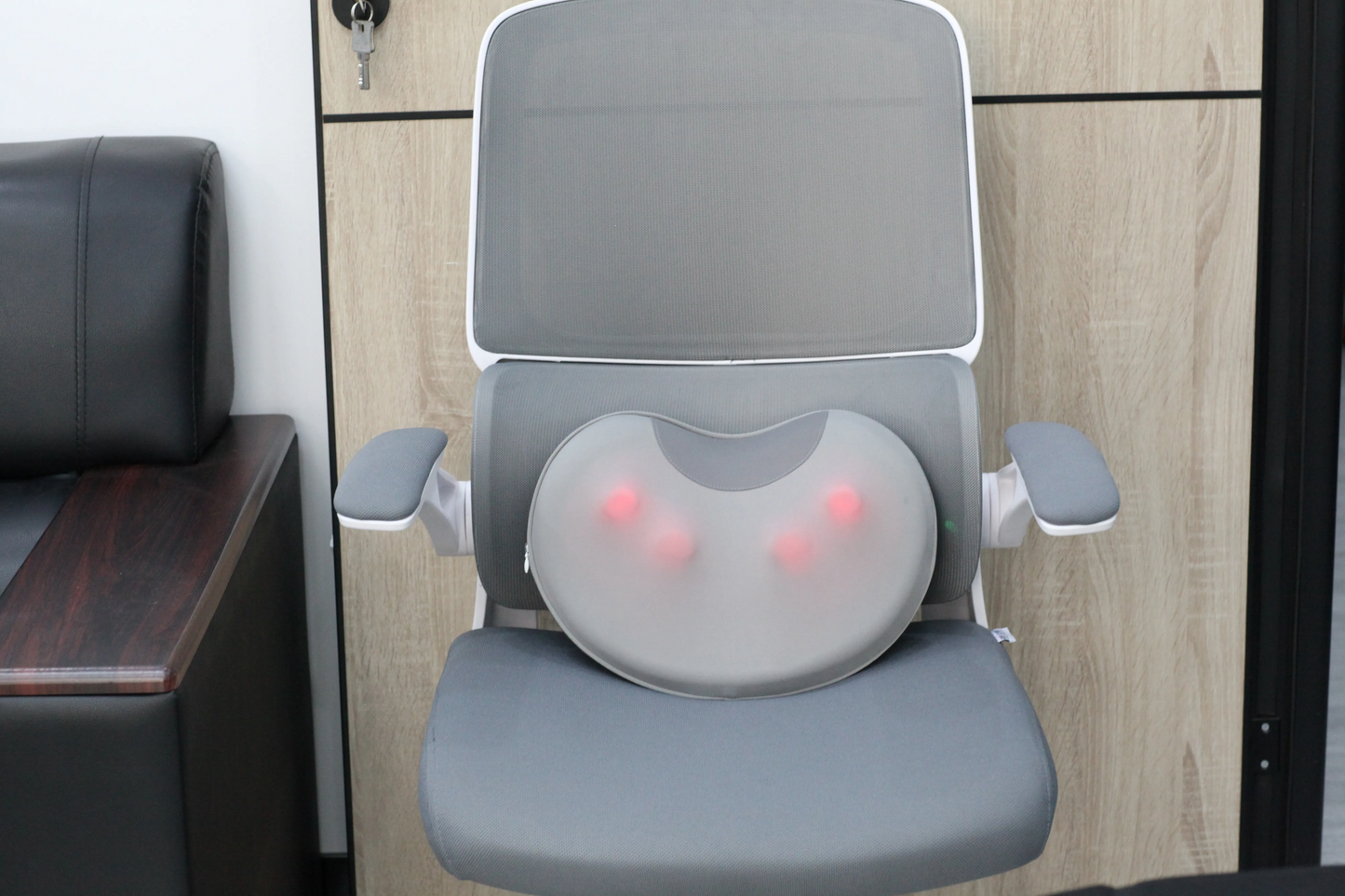 وسادة التدليك القطنية من بورودو لايف ستايل - رمادي | Porodo LifeStyle Lumbar Massage Cushion - Grey