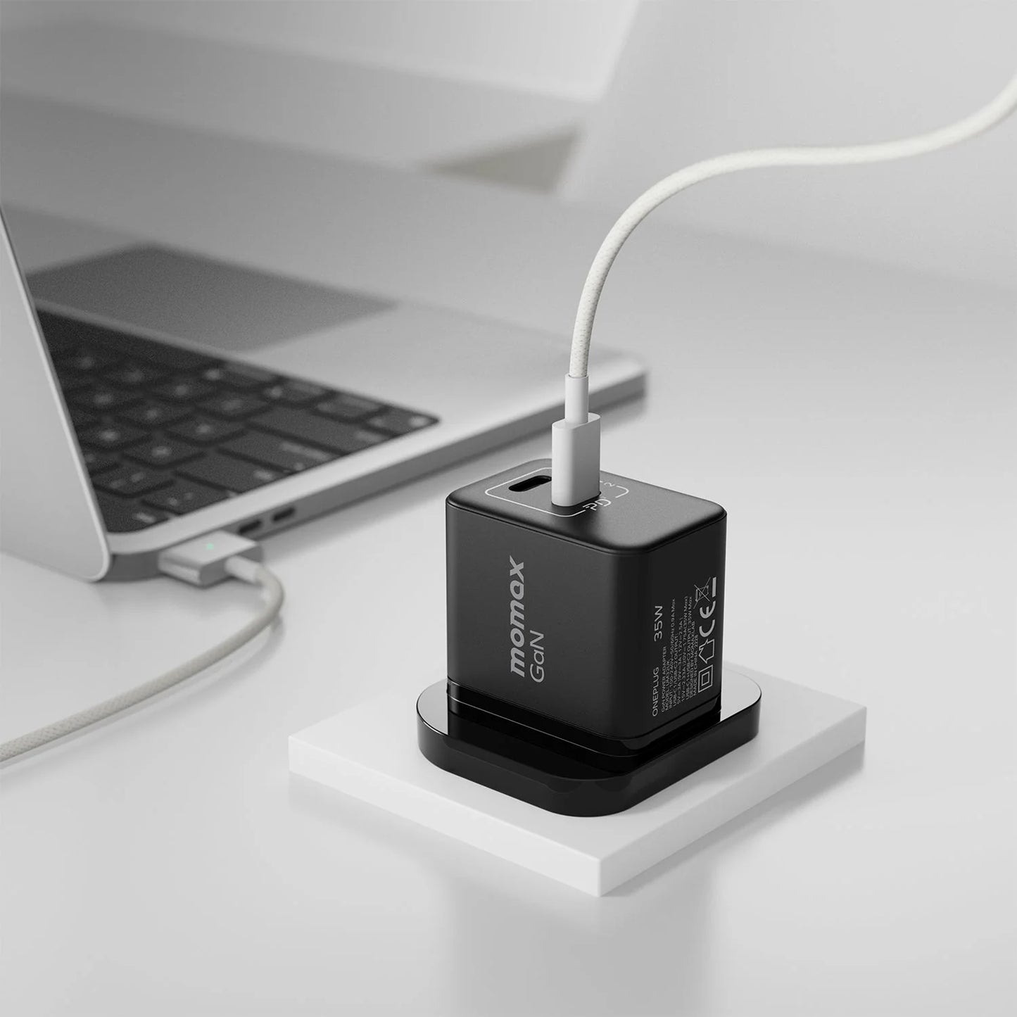Momax ONEPLUG 35W 2-Port GaN Mini Charger - شاحن موماكس وان بلاج صغير بقدرة 35 واط, شاحن سريع مع منفذين USB-C