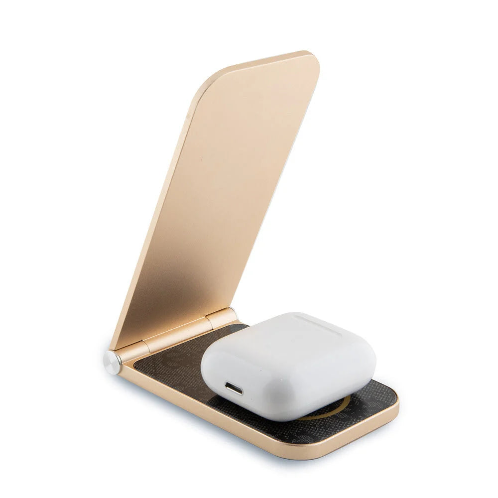 GUESS 15W Magnetic Desk Charger with 4G Pattern – MagSafe Compatible | شاحن مكتبي مغناطيسي بقدرة 15 واط من GUESS بتصميم 4 جي - متوافق مع ماج سيف